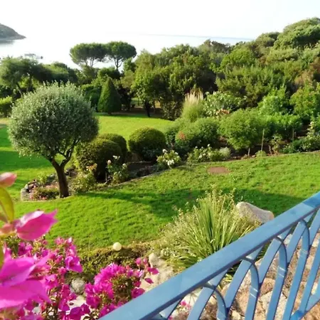 Holiday home Maison Confortable: Sainte Lucie Retreat With Shared Pool *