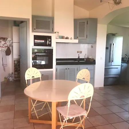 Maison Confortable: Sainte Lucie Retreat With Shared Pool Holiday home Cirendinu