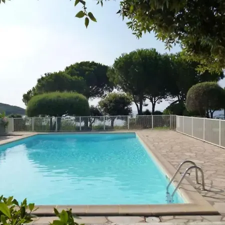 Maison Confortable: Sainte Lucie Retreat With Shared Pool Holiday home Cirendinu