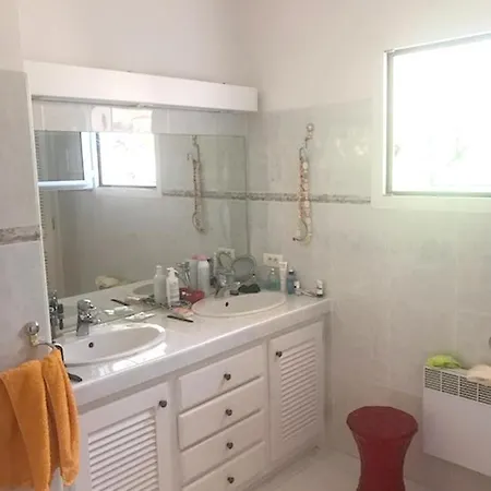 Holiday home Maison Confortable: Sainte Lucie Retreat With Shared Pool *