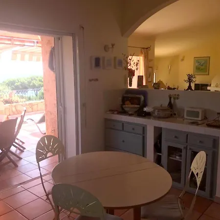 Maison Confortable: Sainte Lucie Retreat With Shared Pool Holiday home