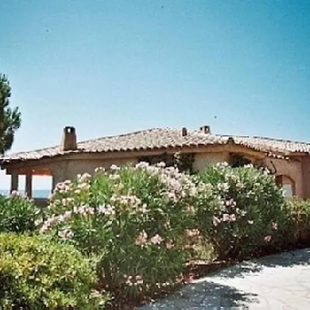 Maison Confortable: Sainte Lucie Retreat With Shared Pool Holiday home