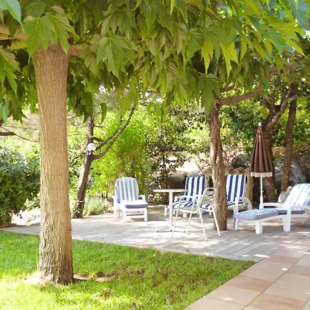 Holiday home Maison Confortable: Sainte Lucie Retreat With Shared Pool *
