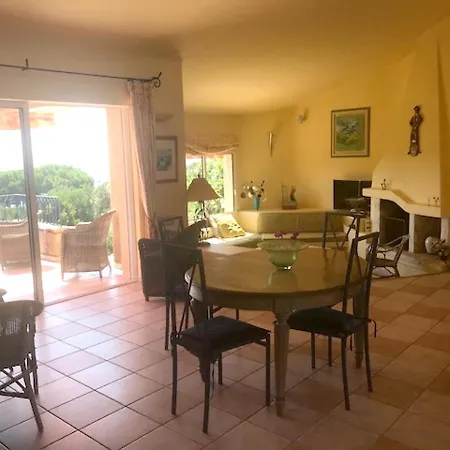 Maison Confortable A Sainte Lucie Avec Piscine Partagee 度假居